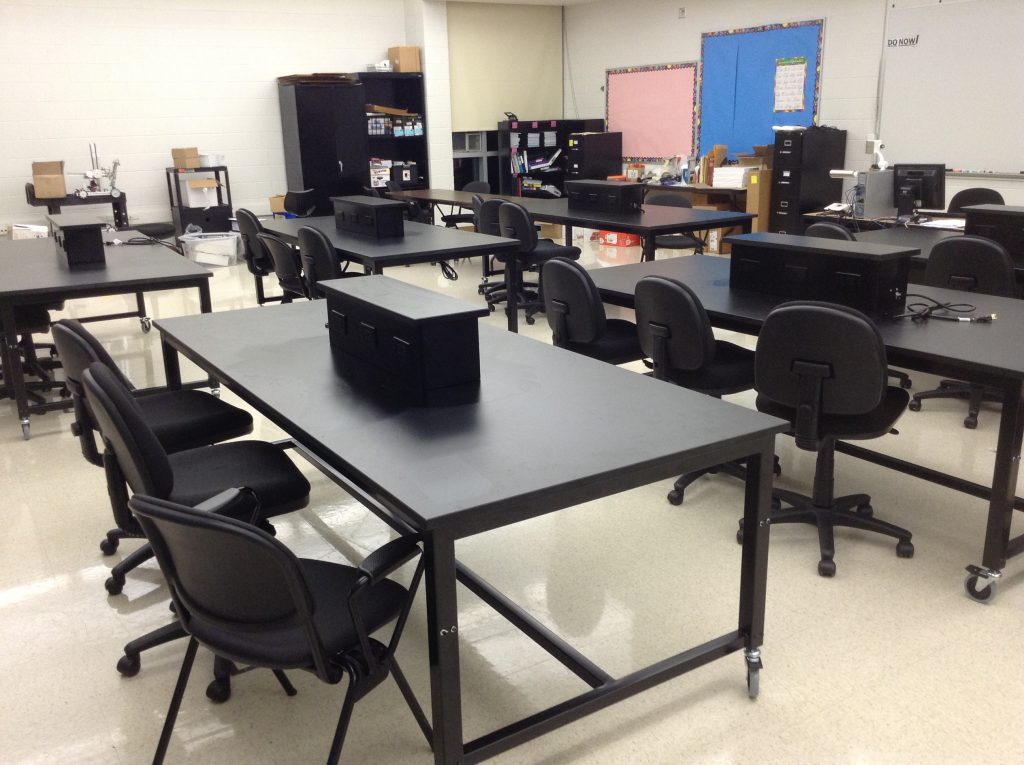 Mobile-Height-Adjustable-Lab-Tables (2)
