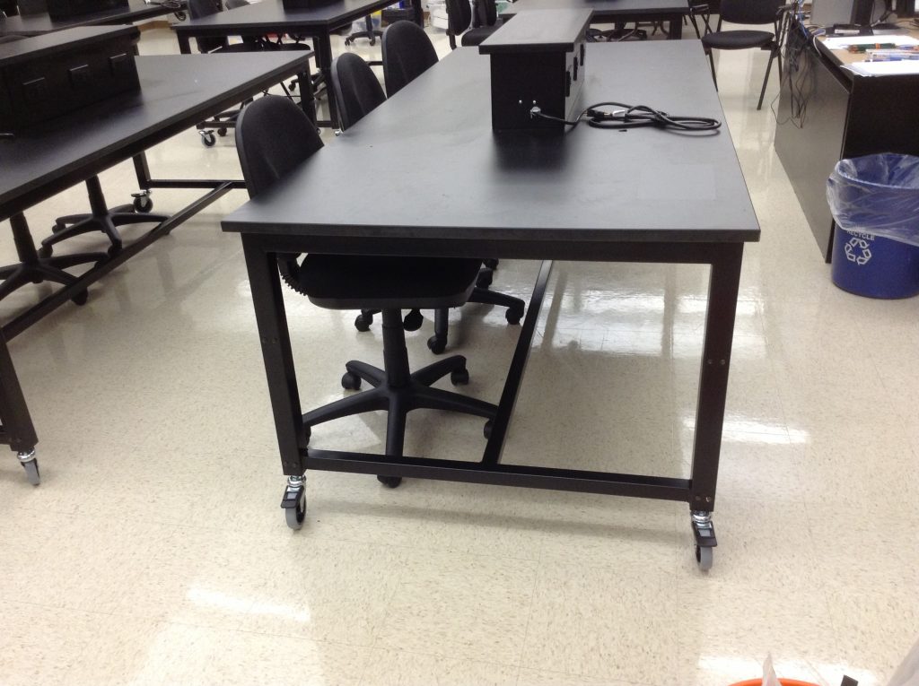 Mobile-Height-Adjustable-Lab-Tables (3)