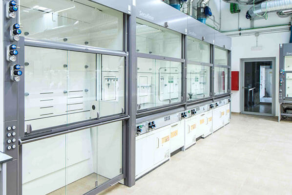 Fume Hoods for Commercial Labs