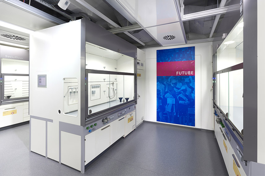 High Performance Fume Hood in a Commercial Lab