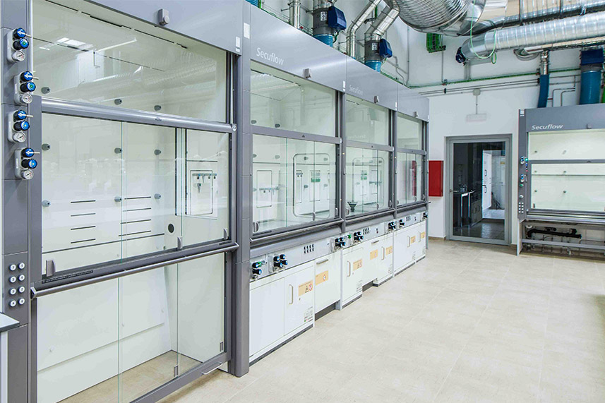 High Performance Fume Hood in a Commercial Lab