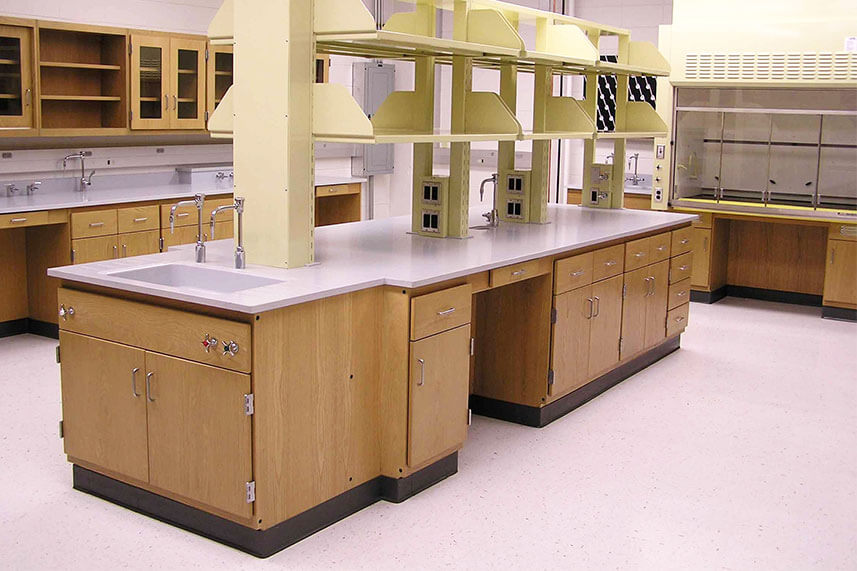 Fixed Lab Bench in a Commercial Lab