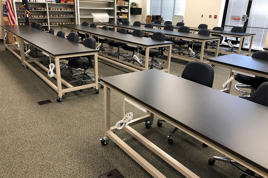 Flexline Lab Tables in a Commercial Lab