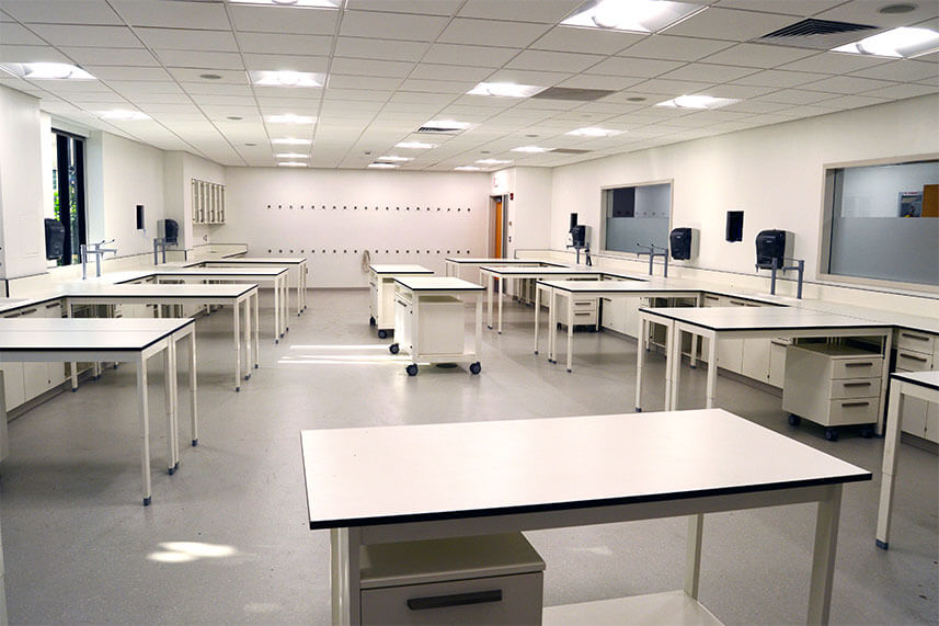 Flexline Lab Tables in a Commercial Lab