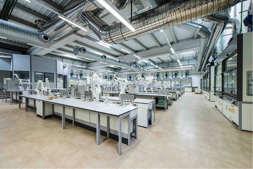 Flexline Lab Tables in a Commercial Lab