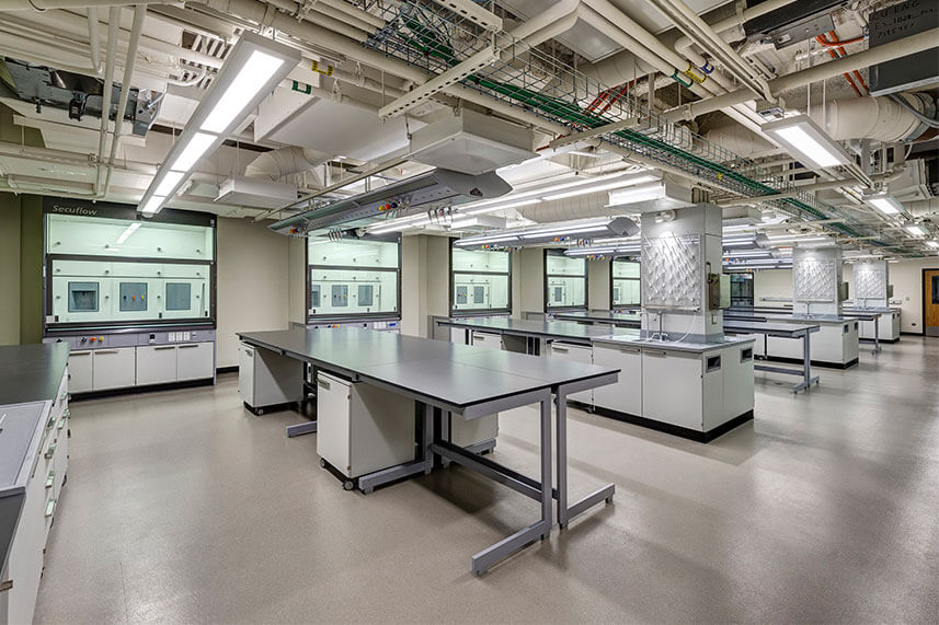 Flexline Lab Tables in a Commercial Lab